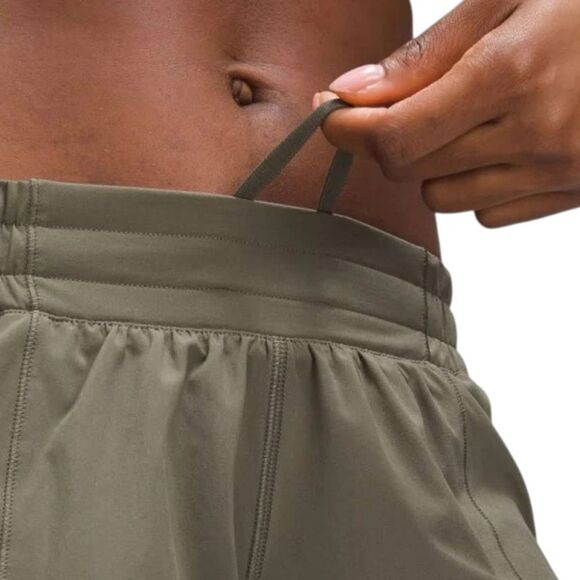 Lululemon Hotty Hot Low-Rise 2.5" Short *Army Green - Picture 9 of 9